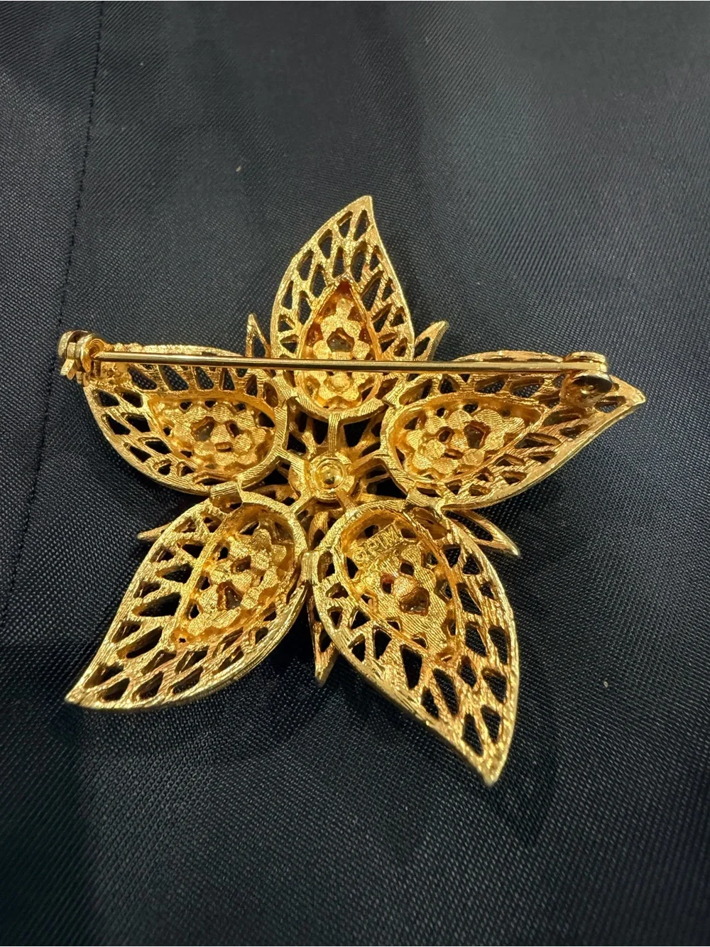 Vintage SIGNED COROCRAFT FLOWER GREEN Rhinestone BROOCH GOLDTONE